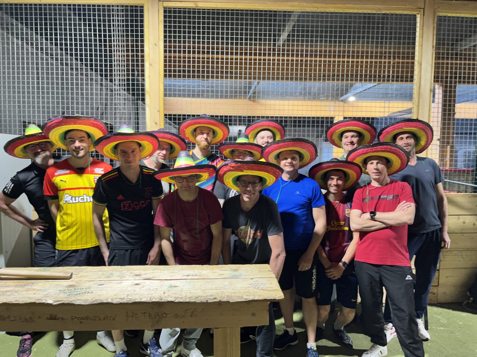 Le groupe au complet, sombreros de rigueur